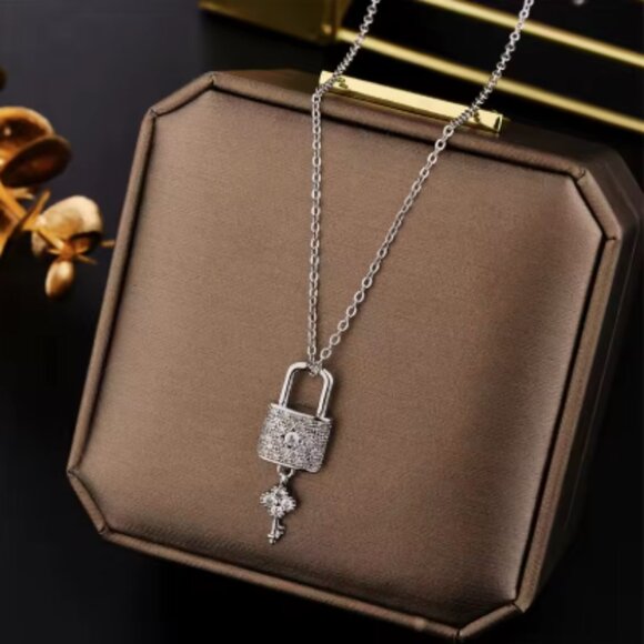 ๐50% OFF/3+...Elegant Silver Padlock and Key Pendant Necklace - Picture 4 of 14